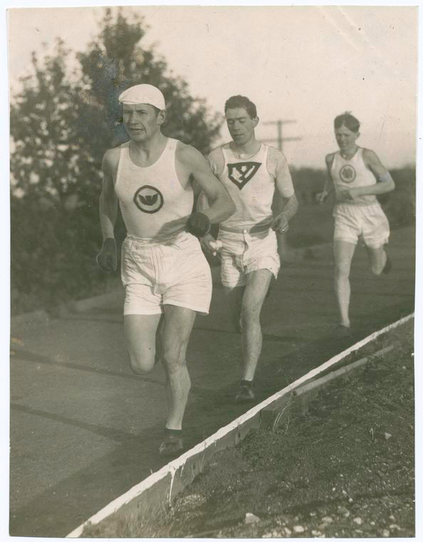 Kolehmainen, Winning a Ten-Mile Championship at New Brunswick, N.J., Digital ID 101267, New York Public Library