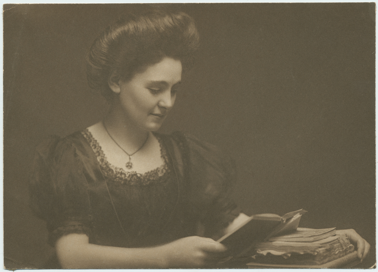 [Unidentified woman reading a book.] / Lizzie Casewall Smith, Digital ID 1536861, New York Public Library