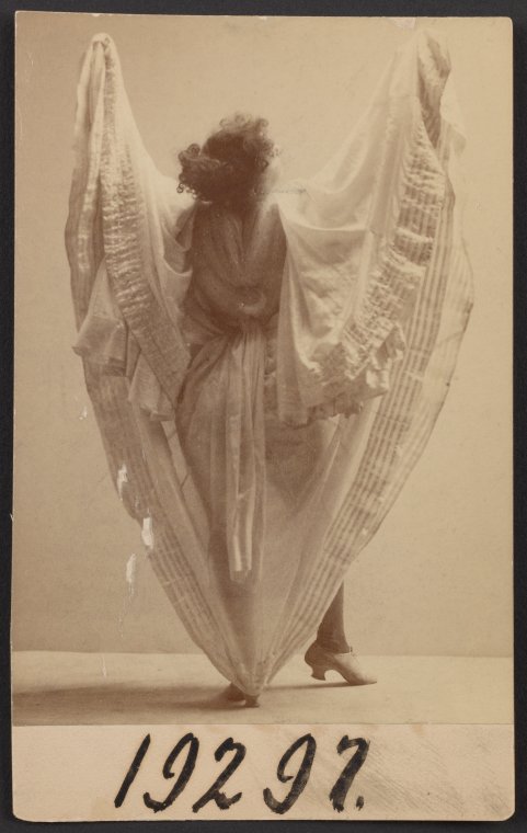 Loie Fuller - "Serpentine" dance., Digital ID 1990176, New York Public Library Loie Fuller - "Serpentine" dance., Digital ID 1990176, New York Public Library