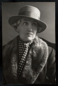 Gwen Lally Digital ID: th-27902. New York Public Library