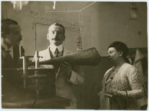 Two men and the Countess Iska Teleki recording a phonograph.