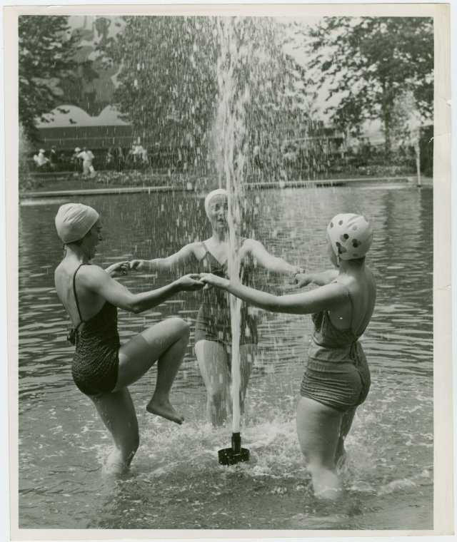 Sports - Women in water fountain