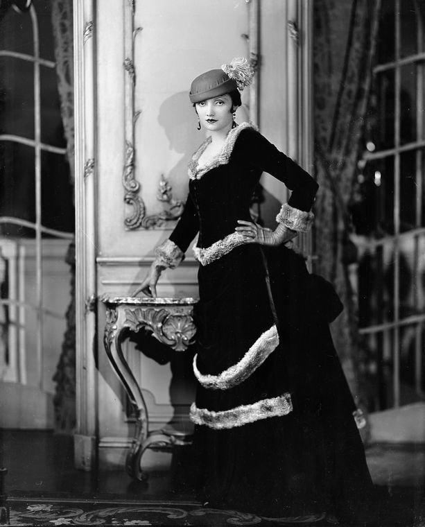 Katharine Cornell In The Age Of Innocence Costume Designed By Berbier 