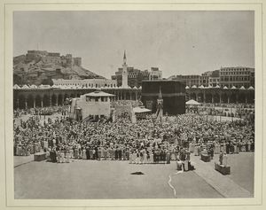 Ansicht der Moschee, während d... Digital ID: 53823. New York Public Library