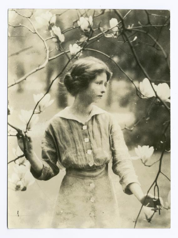 Edna St. Vincent Millay, 1892-, Digital ID 102857, New York Public Library