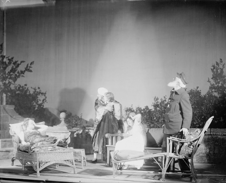  Effie Shannon (as Hesione Hushabye), Helen Westley (Nurse Guinness) with Elizabeth Risdon (Ellie Dunn), Lucille Watson (Lady Utterword) and Albert Perry (Captain Shotover)., Digital ID 1104810, New York Public Library