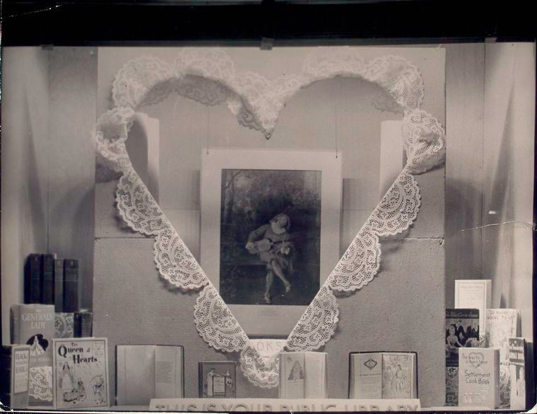 [Exterior, window display on love], Digital ID 1151278, New York Public Library