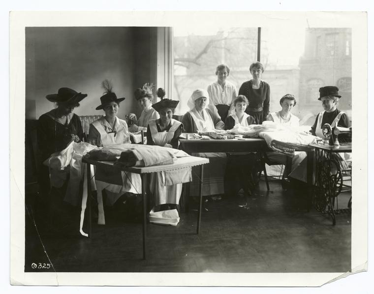 Mrs. Robt. [Robert] Lansing's sewing circle working to aid the Red Cross (Mrs. Lansing, wife of the Secy [Sectretary] of State, seated on the extreme right) (1-9-1918), Digital ID 117248, New York Public Library