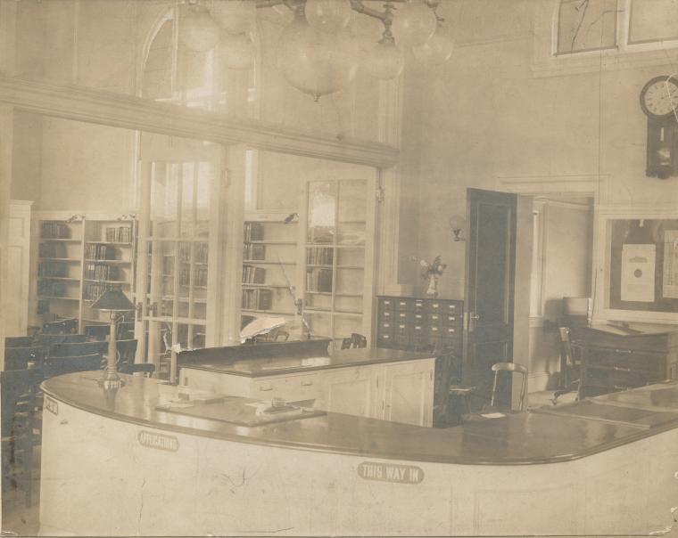 [Port Richmond, Desk], Digital ID 1253049, New York Public Library