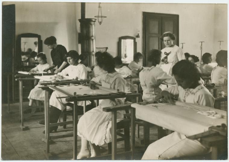 [Women in a classroom.], Digital ID 1536556, New York Public Library