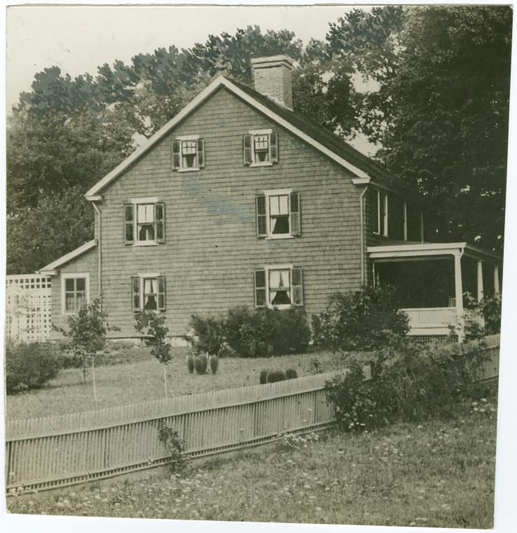 [Side view of a Colonial-style house, Darien.], Digital ID 1640839, New York Public Library