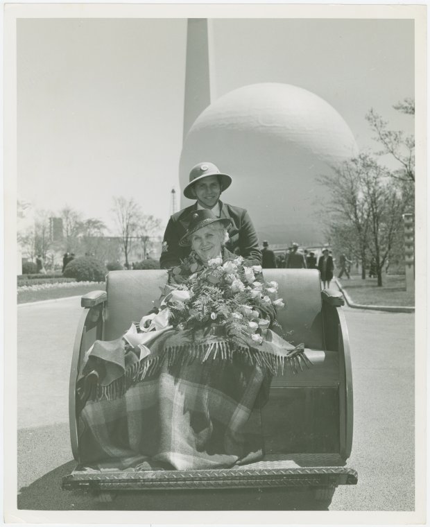 Special Days - Mothers' Day - Typical American Mother in pushcart, Digital ID 1682367, New York Public Library