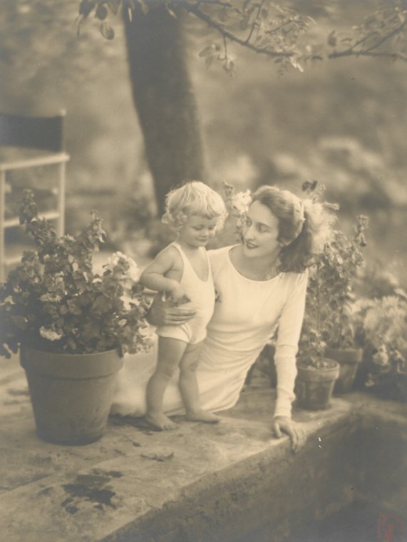 Doris Humphrey with her son Charles Woodford., Digital ID 1697125, New York Public Library