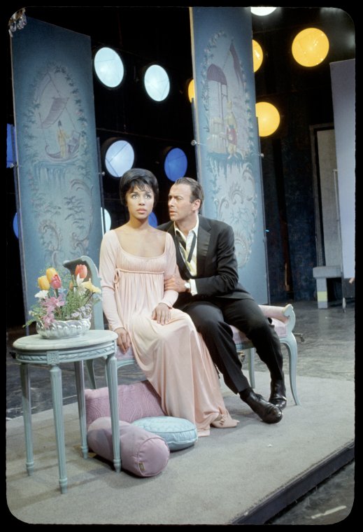 [Diahann Carroll (Barbara Woodruff) and Richard Kiley (David Jordan) in No Strings], Digital ID 1813966, New York Public Library