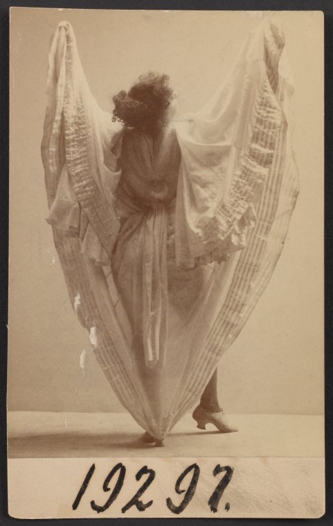 Loie Fuller - "Serpentine" dance., Digital ID 1990176, New York Public Library