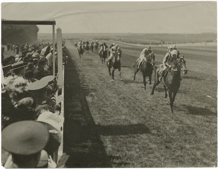 Finish of the Derby, 1915., Digital ID 414987, New York Public Library