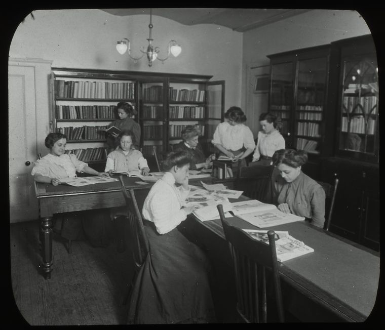  women reading in Italian Home Library, ca. 1910s., Digital ID 434234, New York Public Library