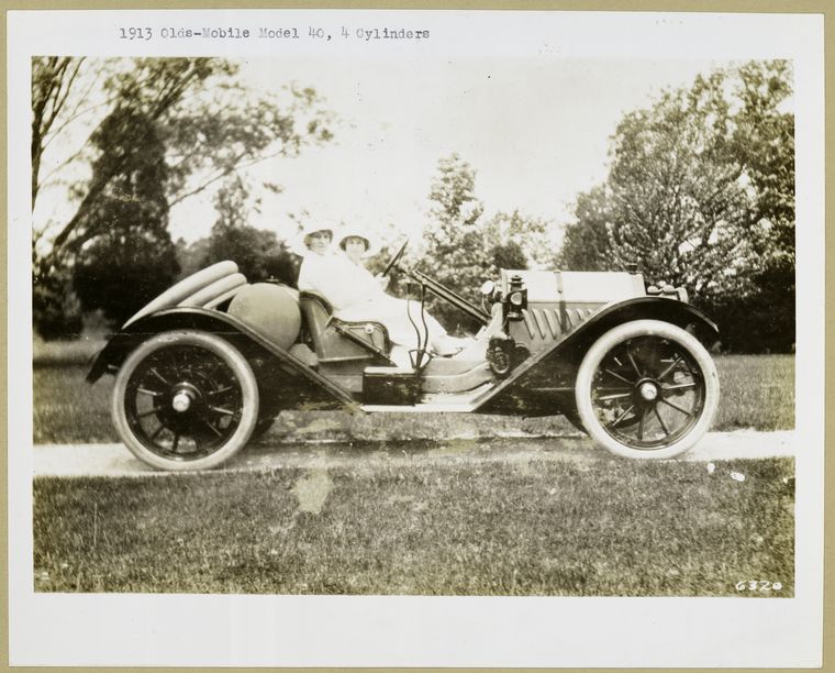 1913 - Oldsmobile Model 40, 4 cylinders., Digital ID 482209, New York Public Library