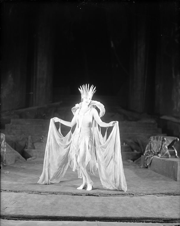 Lili Darvas as Titania, Queen of Fairies., Digital ID 485134, New York Public Library