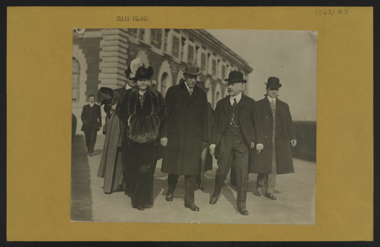 Islands - Ellis Island - [Visit by President Wilson.], Digital ID 732032F, New York Public Library