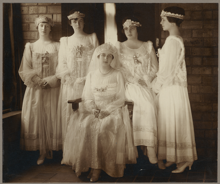 [Mrs. Edsel B. Ford'S Bridal Party.], Digital ID 817847, New York Public Library