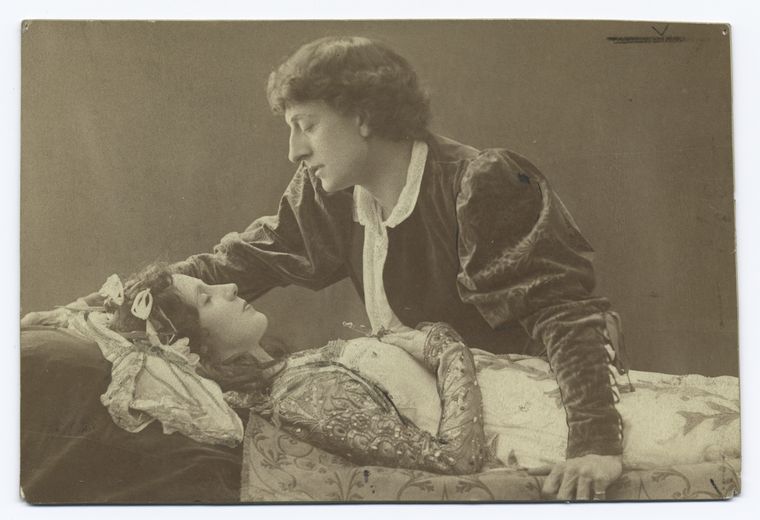 Forbes-Robertson and Mrs. Patrick Campbell in "Romeo and Juliet", Digital ID 99838, New York Public Library