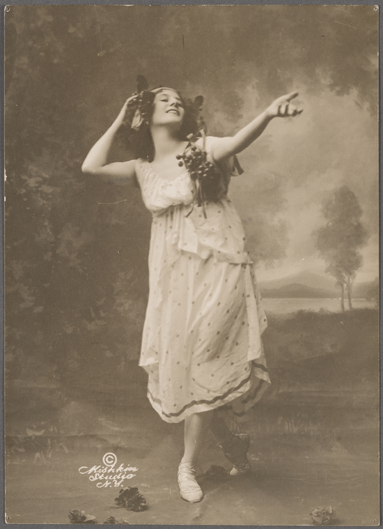 Anna Pavlova and Mikhail Mordkin in Automne bacchanale / photographs by Mishkin Studio., Digital ID pavlova_0318v, New York Public Library