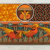 Oiseaux, jeu de fond. Escargots et champignon. Coccinelles et capillaires, étoffe. Faisan dorés et iris, bordure.