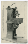 Première machine à coudre, construite par Thimonnier en 1825, don de la Chambre de Commerce de Tarare en 1837.