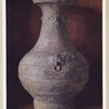 Vase en terre cuite. H. 44 cm., D. 27.5 cm. (Chine. Antérieur à la dynastie Han.)