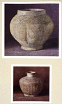 Vase en terre émaillée. H. 140 mm., D. 150 mm. (Chine. Dynastie Tang); Petit vase en terre émaillée. H. 90 mm., D. 82 mm.
