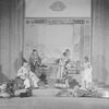 Background L to R: Baliol Holloway (Kublai, the Great Kaan), Dudley Digges (Chu-Yin), Alfred Lunt (Marco Polo) and Margalo Gillmore (Kukachin). Henry Travers as Nicolo and Ernest Cossart as Maffeo  (foreground).