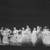 Alfred Lunt as Marco Polo and Natalie Browning as Donata (centre).