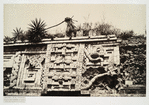 Palais Des Nonnes, à Uxmal; detail de la façade de la couleuvre.