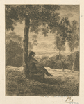 [Un homme assis au pied d'un arbre, tourné vers la droite.]