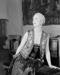 Lynn Fontanne as Mrs. Kendall Frayne. Gown by Hattie Carnegie.