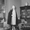 Lynn Fontanne as Mrs. Kendall Frayne. Costume designed by Hattie Carnegie.