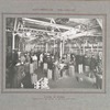 Atelier de femmes. Fabrication des pieces de moteur d'aviation.