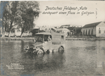 Deutsches Feldpost-Auto durchquert einen Fluss in Galizien.
