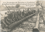 Zum Brückenbau der Deutschen in Feindesland Baumstämme und Flösse werden durch gefangene Russen aus dem Narew gefischt.