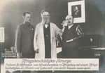 Kriegsbeschädigten-Fürsorge. Professor Dr. Höftmann vom Hindenburghaus in Königsberg mit einem Kriegsbeschädigten, der Messer und Gabel hält und damit bequem essen kahn.