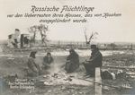 Russische Flüchtlinge vor den Ueberresten ihres Hauses, das von Kosaken ausgeplündert wurde.