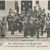 Zar Ferdinand von Bulgarien mit seinen beiden Söhnen und seiner Generalität.