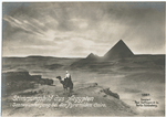 Stimmungsbild aus Aegypten : Sonnenuntergang bei den Pyramiden Cairo.