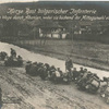 Kurze Rast bulgarischer Infanterie auf dem Wege durch Albanien, wobei sie hockend ihr Mittagsmahl einnehmen.