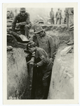 Trenches : the members of our National Army are learning the art of trench digging. The American student-soldiers are paying close attention to the instructions of this Scotch sergeant.