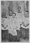 Rev. J. H. Dorsey, Sacerdote de color, ordenado por su Eminencia el Cardenal Gibbons, en Junio de 1902, en la Catedral Catolica de Baltimore, y los acolitos o monaguillos de la Iglesia Catolica de Santa Catalina, en New Orleans, Lousiana