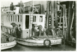 Unloading oysters from packet boat arriving at New Orleans, La.