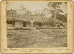 Congo Français; Le poste de Kakamoeka [vallée au Kouilou], son chef at une partie de son personnel.