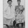 Noma, chef du village de Yobopo, et sa femme (Est de Tabou).